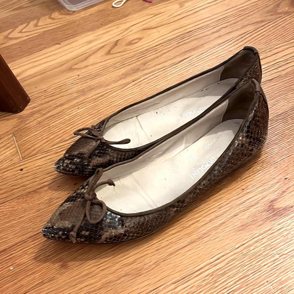 Size 37. Authentic Brown Snake Skin Pointed flats-Carlo Pazolini